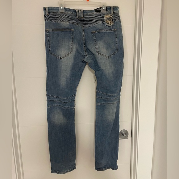 Jeans - Picture 5 of 5